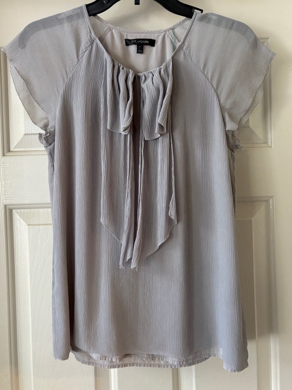 St. John Gray 100% Silk Crinkle Flutter Sleeve Blouse Sz Petite/XS